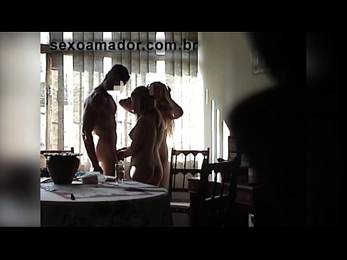 ❤️ Sexvänner bjuder in en gigantisk man och en trekant med honom ️ Anal video at sv.vegasservice.ru ❌