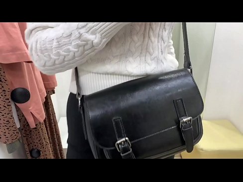 ❤️ Offentlig onani av den unga slynan FeralBerry med en dildo i provrummet ️ Anal video at sv.vegasservice.ru ❌