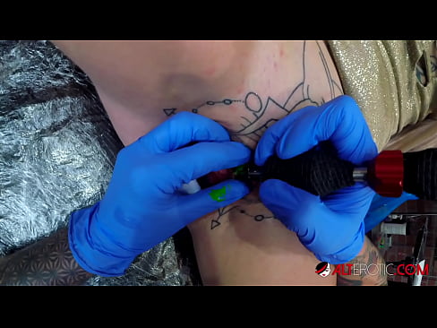 ❤️ Extremt tatuerade snyggingen Sully Savage fick en tatuering på sin klitoris ️ Anal video at sv.vegasservice.ru ❌