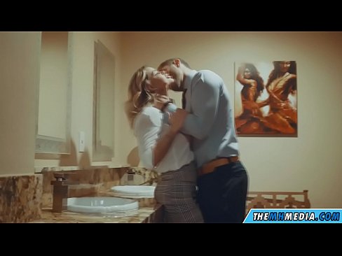 ❤️ När en bystig blondin förför dig på en offentlig toalett ️ Anal video at sv.vegasservice.ru ❌